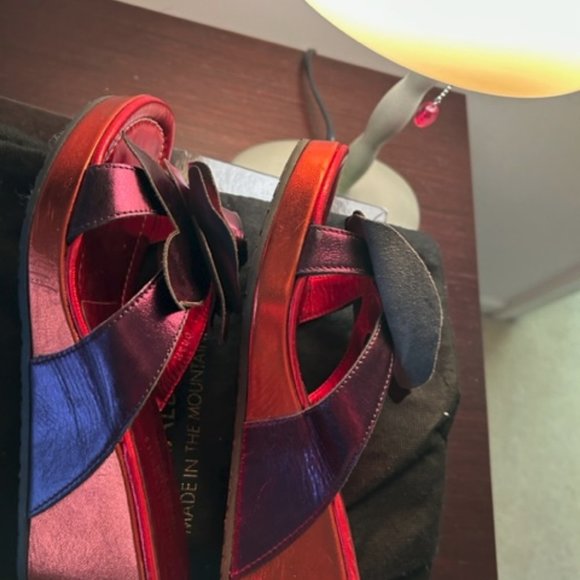 DONALD J PLINER  VINO METALLIC , GRAM-10 PLATFORM WEDGES, 8.5 M/ US - Picture 7 of 14